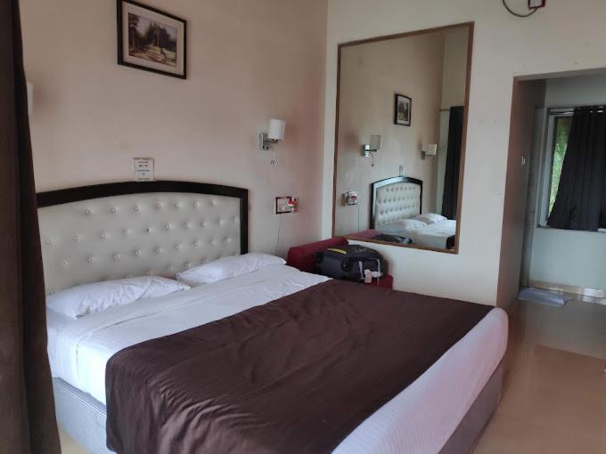 Whispering Woods Resort Lonavala Exterior foto